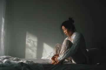膝盖疼到无法走路?中医一招教你轻松缓解,关节灵活不疼痛!