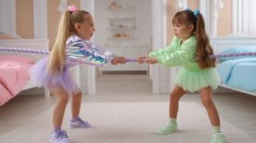 如何面对孩子的嫉妒:理解、接纳和支持孩子的情绪