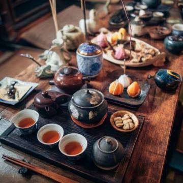 换季勿急“贴秋膘”,中医支招缓解关节痛与皮肤痒