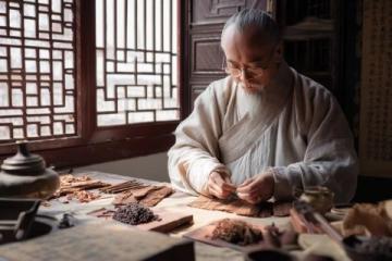 50岁的周杰真是养生第一人,宋丹丹张罗15个人一起开席