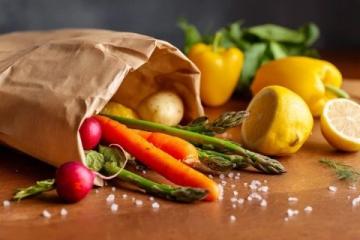 老人养生小贴士:哪些食物更健康?