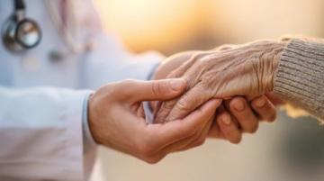 老年人生活需求解析:经济来源、健康关注与心理慰藉的重要性