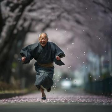 随着年龄增长,生活幸福感的源头在于...