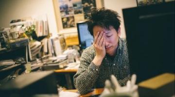 容易焦虑的人有个不健康的习惯:过度担忧让日子越来越难过