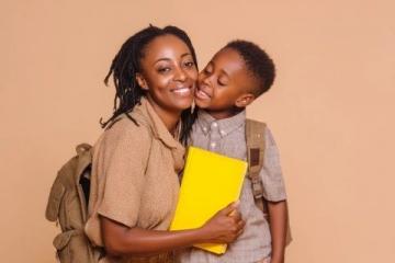 父母如何构建小学生心理健康的基石:有效沟通与理解指南