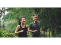 身体健康与工作挣钱孰轻孰重？从长远看，强化体质健康是核心