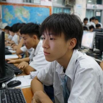 牟平区养马岛中学为教师提供心理健康培训