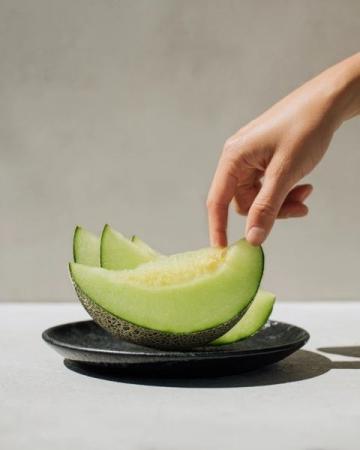 夏至养生妙招：穿袜抱冬瓜，体现中医智慧