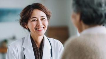 独家聚焦大S健康管理争议升级！专家提醒中年女性需警，汪小菲公开质疑大S每日小酌的养生方式