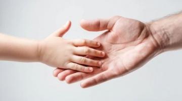甩手养生法(甩手侧身抓简单有效养生法)