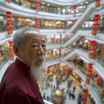老年人陷入养生消费陷阱半年花费超50万需警惕