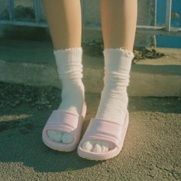 穿袜子睡觉的好处与注意事项：改善失眠的小妙招