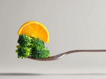 让健康变得简单：健康饮食规律运动积极心态