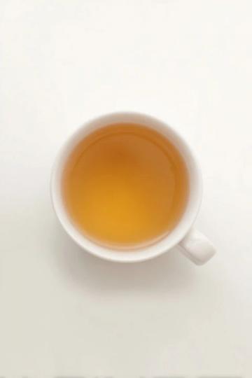 简单养生三步走,每天一杯茶、十分钟拉伸和一把坚果助你焕发青春活力