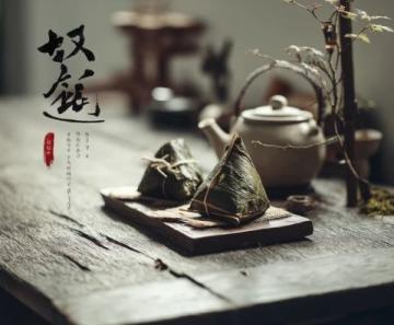 春捂是民间传统的养生智慧,指春季气温回升时不宜过早减少衣物