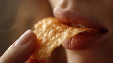 揭秘5款看似健康却易致胖的零食陷阱