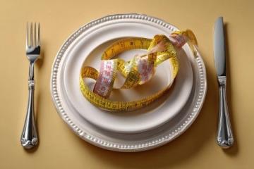 减脂,饮食与运动哪一个更重要?减肥总卡在瓶颈?吃比练更重要!
