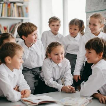 打破小学生依赖心理壁垒：培养独立自信的成长之道