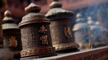 清代广东八宝红灵丹药瓶展现中医文化魅力