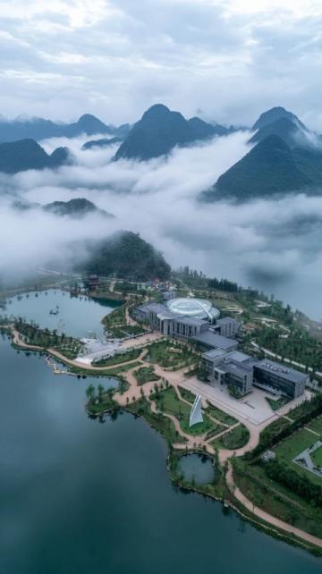 江西宜春温汤镇,非常适合老年人养老,休闲养生的好地方,一个青山绿水环绕的小镇