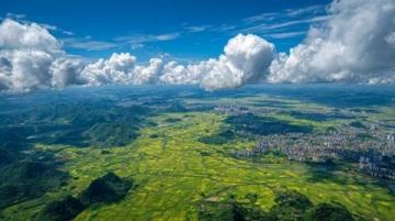 江西宜春温汤镇，非常适合老年人养老，休闲养生的好地方，一个青山绿水环绕的小镇