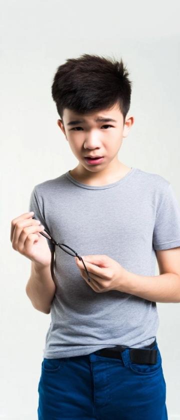中医养生秘籍：拍打肘窝缓解失眠和胸闷不适
