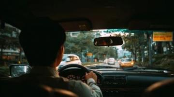 如何在车上不晕车？——不吃药，掌握这些小技巧！