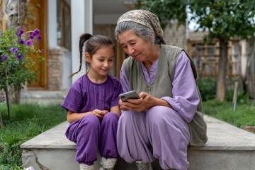 手机侵蚀中国老年人的健康:提前认识、及早预防