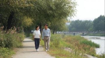 日行万步是养生还是伤膝盖(日行万步是养生还是伤膝盖?健康普及专家胡大一亲身试验20)