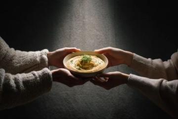 被中医推荐的“黄金养生米”,每日一碗小米粥,让你轻松拥有好睡眠和美丽身材。