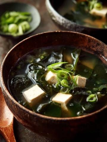 白菜豆腐三鲜汤：清淡营养，全家人都爱！