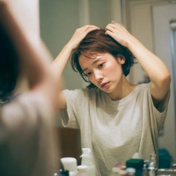 中医视角下的脂溢性脱发:血热风燥与脾胃失和所致