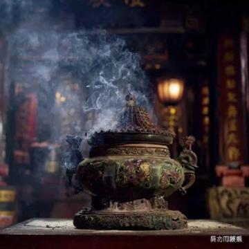 五一广场茶颜悦色国金街店爆火:每位顾客都往购物篮里放了几袋养生茶包