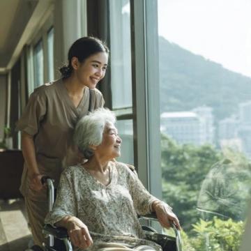 遇到长寿老人,你会问他如何养生,而非是哪家医院出身