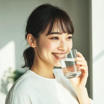 李德修老中医揭秘：晨饮八式养生法，唤醒身体活力！