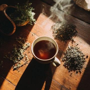 说到健康，养生，你会想到什么？是每天早晨那一杯温热的养生茶？还是坚持锻炼、远离疾