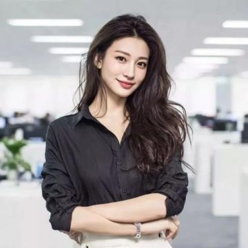 当神仙姐姐扶腰走出中医馆，我终于看清了娱乐圈最残酷的真相：演员也是被折磨的“打工人”。