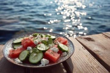 夏季清凉养生食谱：五款简单营养佳肴，轻松解暑又美容