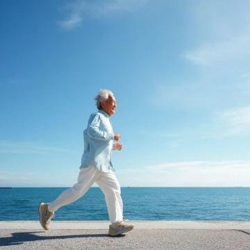 老年人慎行拍打养生法：科学健康之道需谨慎选择