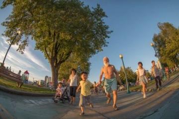 夏季高温来袭，老人健康管理须知：适度运动与防暑降温至关重要