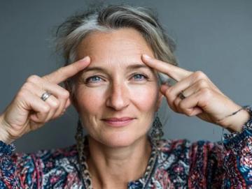 如何延缓老人老花眼(中老年人如何延缓老花眼?)