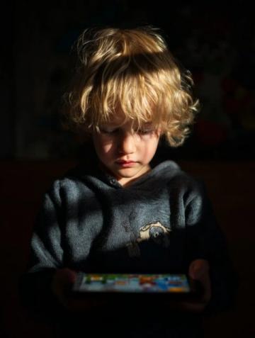 孩子沉迷电子产品?教你几招让他们健康玩转数字世界!