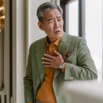北京中医药大学副教授曲黎敏最近说了段挺扎心的话，你发现没，男人要是没了老伴
