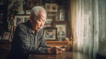 手机侵蚀中国老年人的健康:提前认识、及早预防