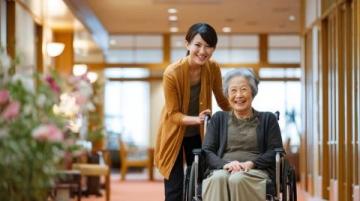 遇到长寿老人,你会问他如何养生,而非是哪家医院出身