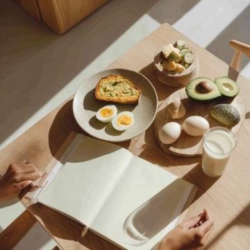 日常饮食养生,注重蛋白摄入,均衡营养保健康
