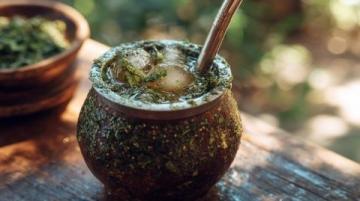 如何制作传统烤罐罐茶：步骤详解与文化背景