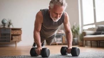 老年人慎行拍打养生法：科学健康之道需谨慎选择