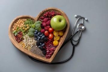 食疗养生简称食养，就是利用食物来影响机体各方面的功能