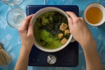 养生厨房的一食一菜一茶(夏季食养用好“一菜一粥一茶一汤”助你顺应时节养护脾胃)